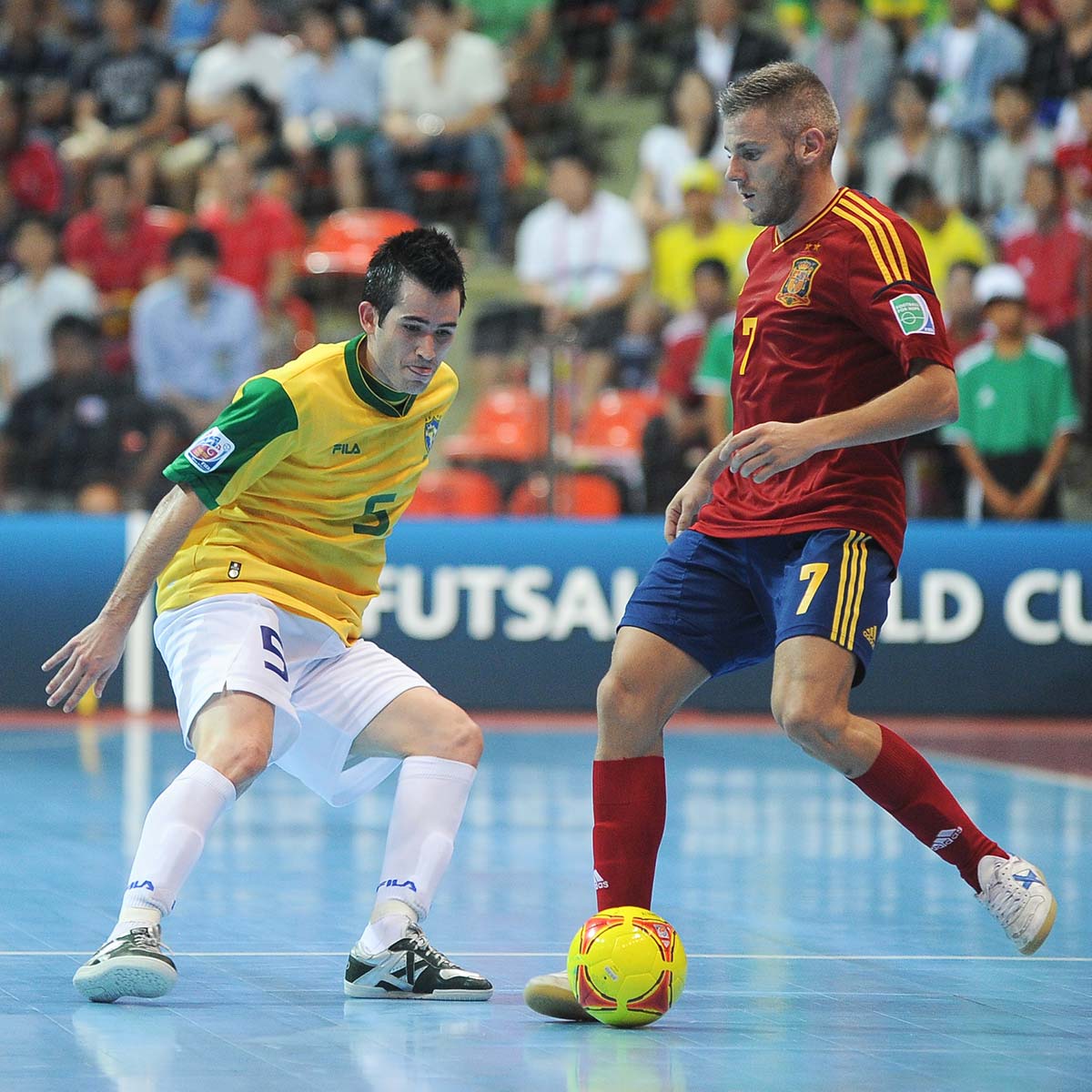 Partido de futsal entre Brasil y España