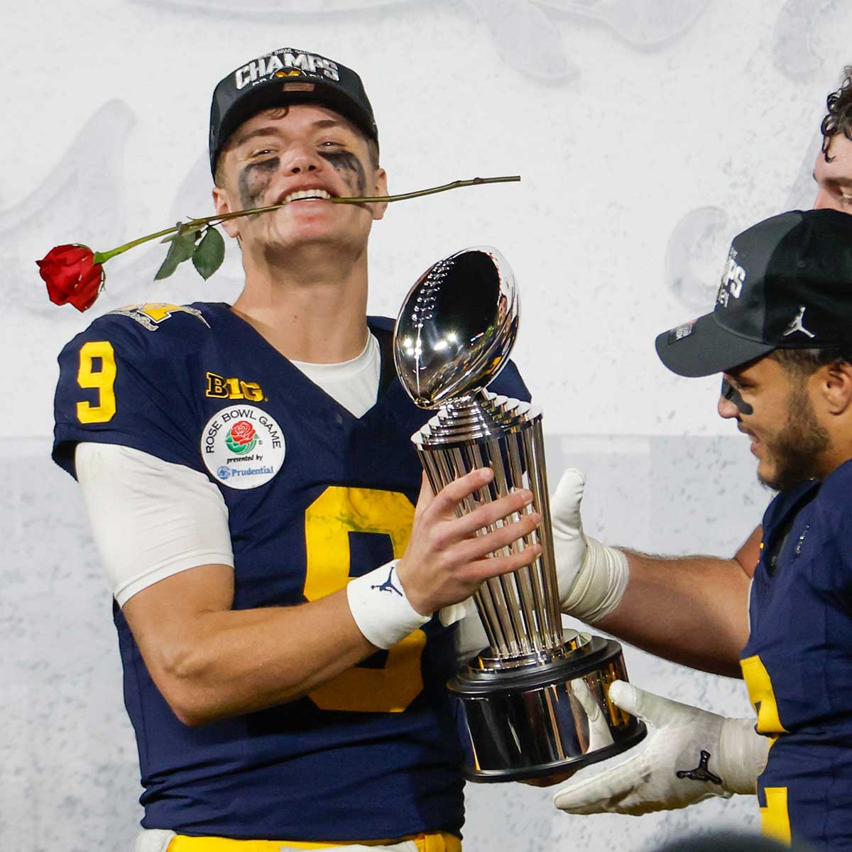 Recogida del trofeo del Rose Bowl Game