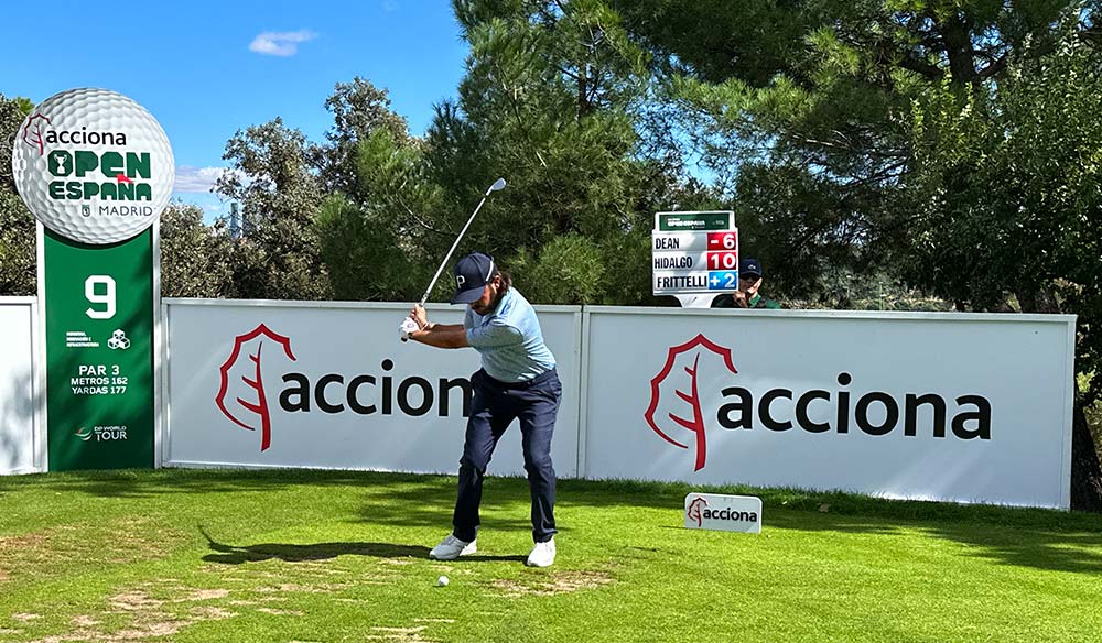 Ángel Hidalgo jugando en el tee del hoyo 9 del Open de España